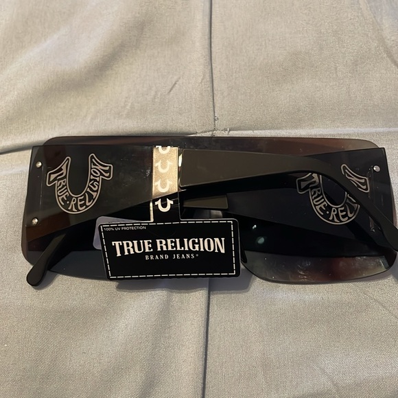 True Religon - Picture 5 of 6